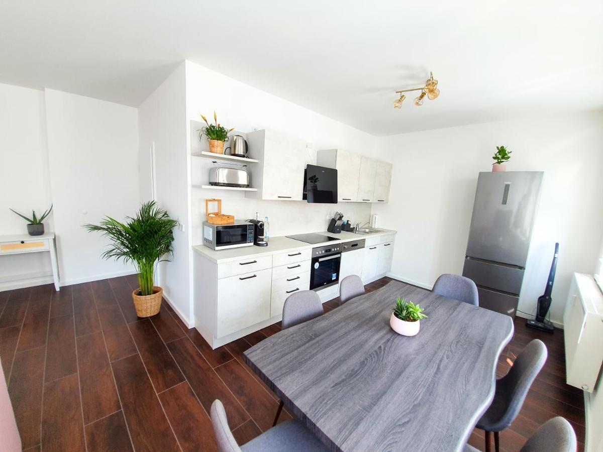 PB Ferienwohnungen - FeWo 7 - Stilvoll eingerichtetes Apartment im Herzen Senftenbergs Exterior foto
